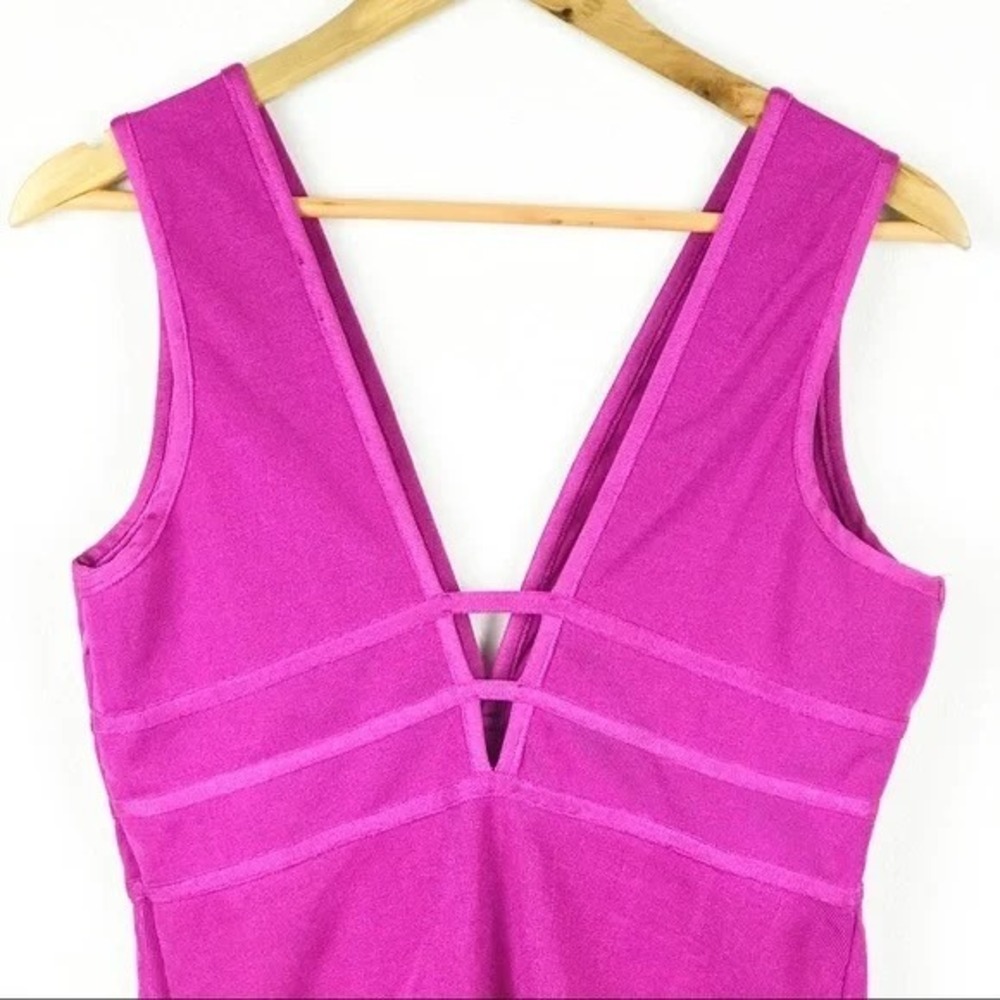 2b Bebe Womens Sparkling Grape‎ Purple Bandage V-Neck Mini Dress Black Bars L - Picture 3 of 10